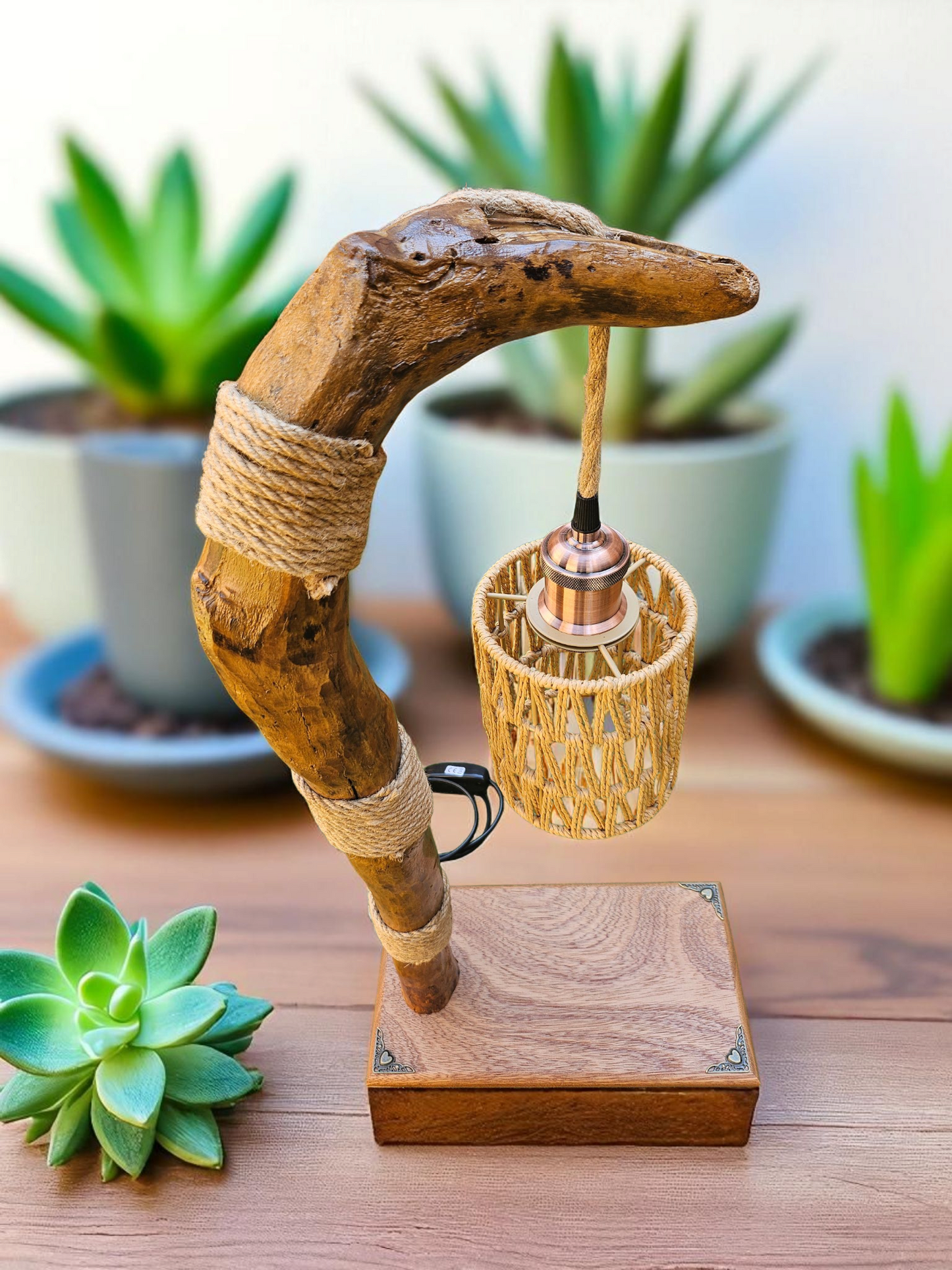 Lampe en bois flotté fabrication artisanale