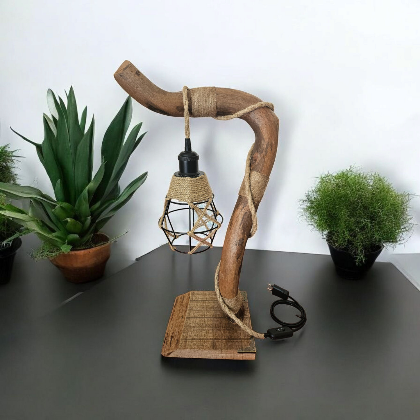 Lampe en bois flotté