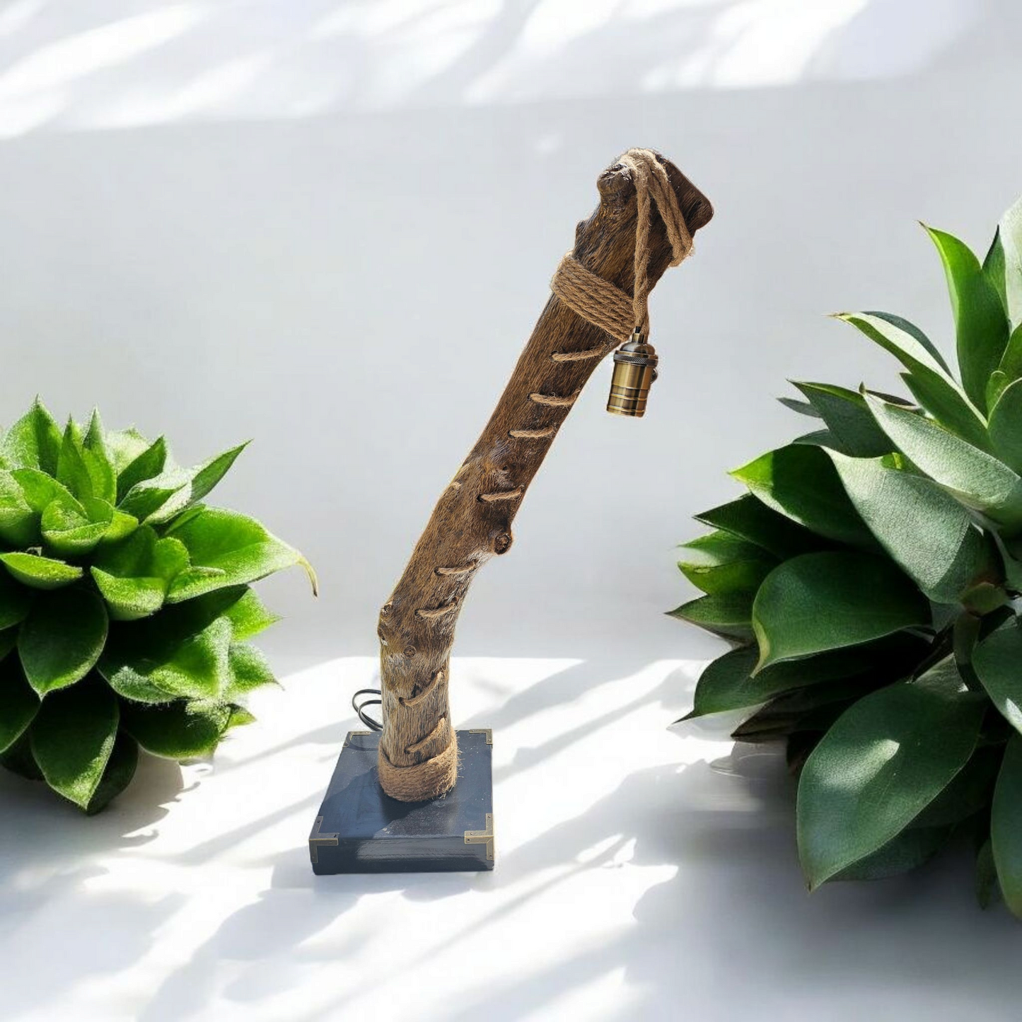 Lampe en bois flotté fabrication artisanale