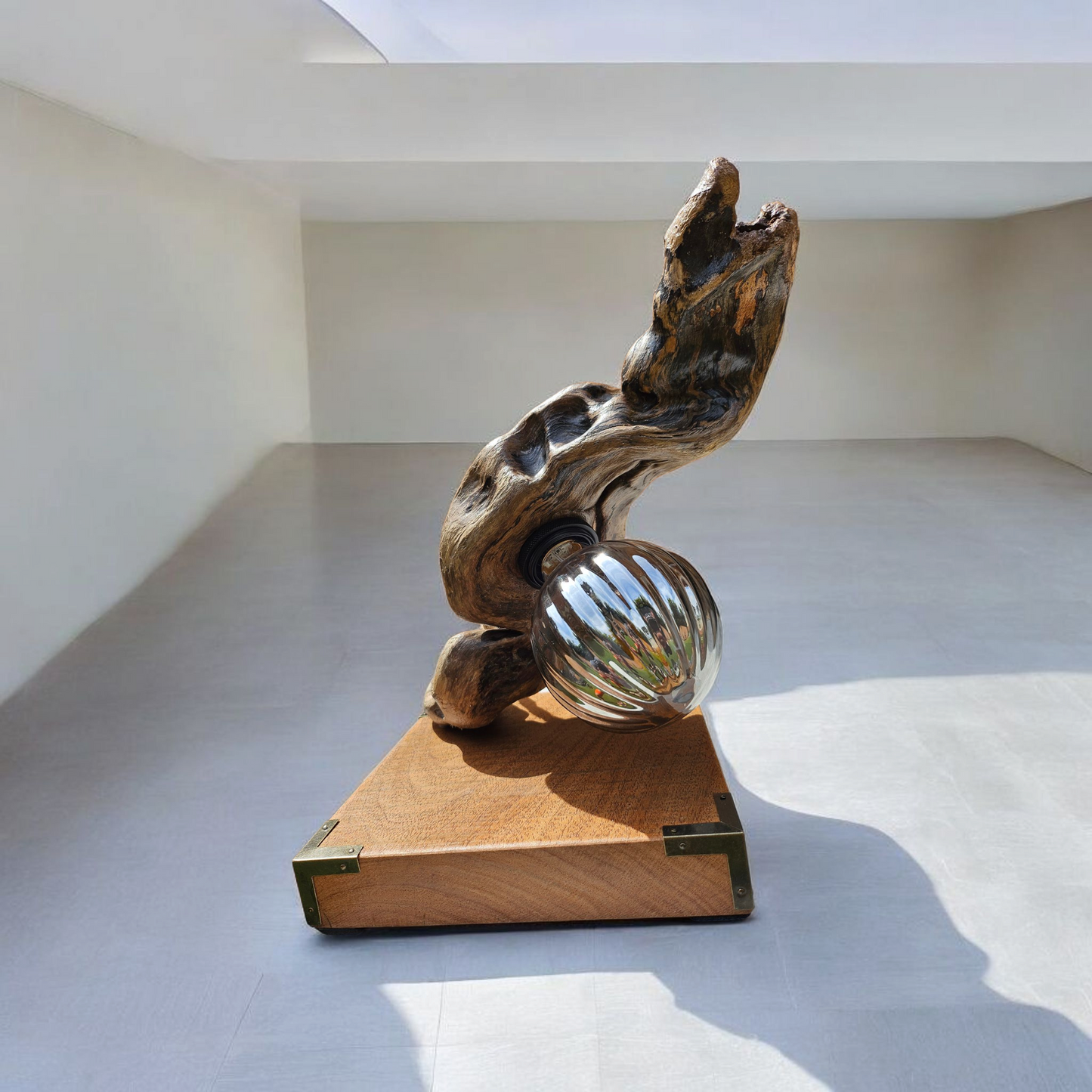 Lampe en bois flotté