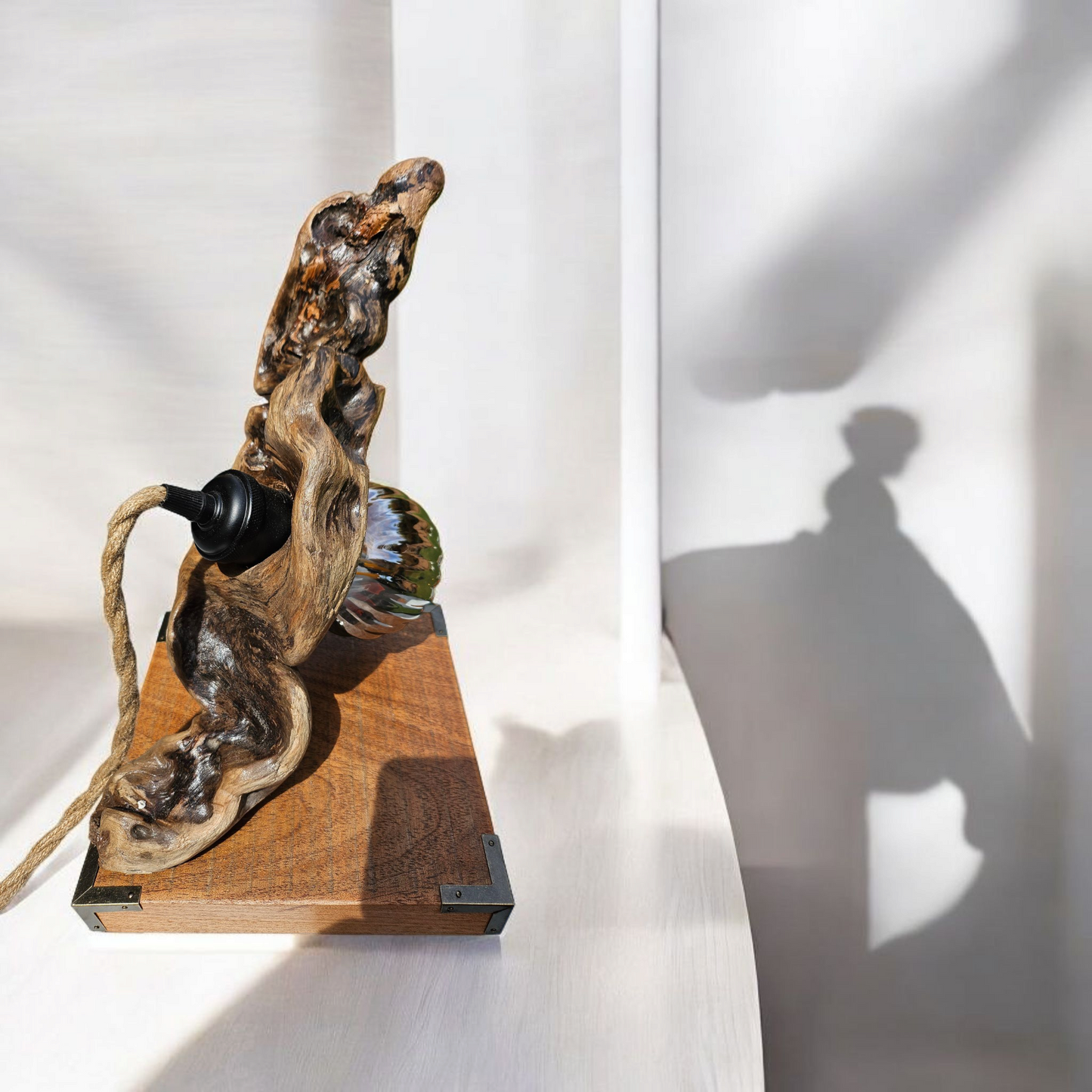 Lampe en bois flotté