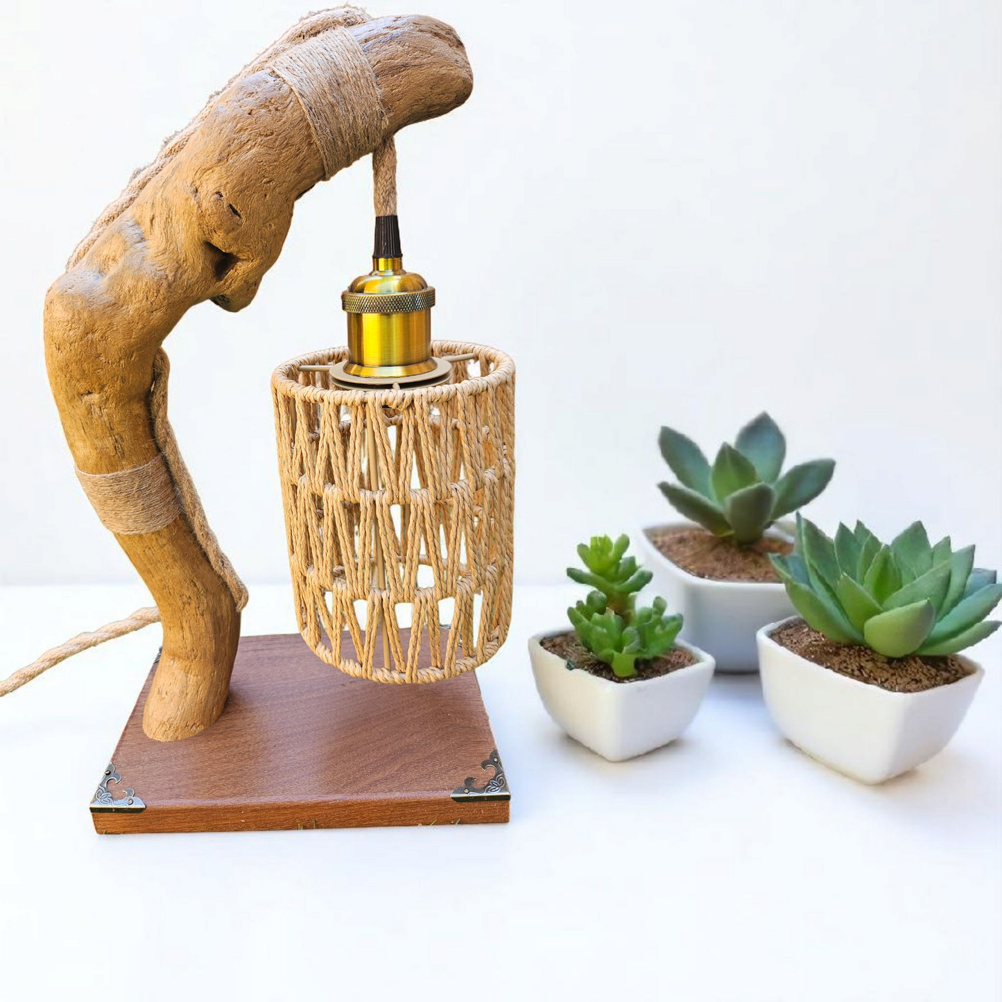 Lampe en bois flotté