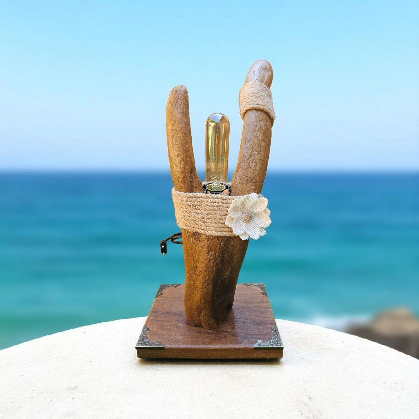 Lampe en bois flotté