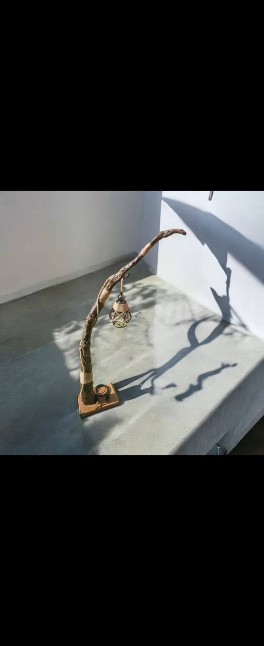 Lampe en bois flotté